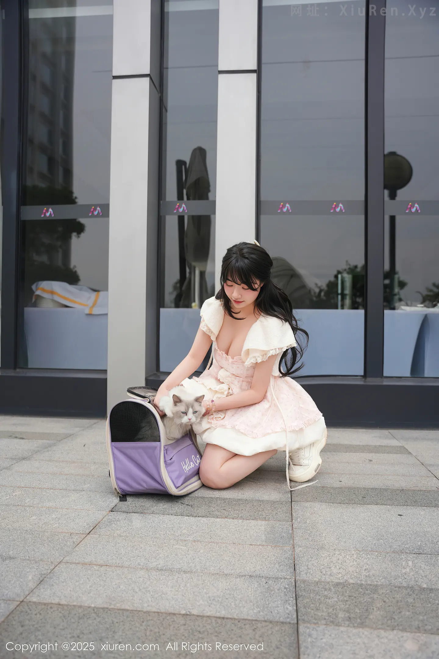 图片[3]-[XiuRen秀人网] VOL.10734 模特软情性感浅色连衣短裙配白色腿袜秀翘臀模特撩人诱惑写真75P-秀人网官方网站